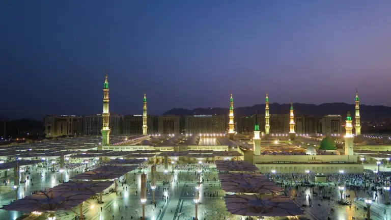Prophet’s Mosque in Medina at night
