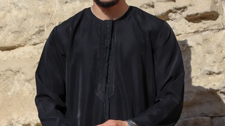 Man wearing a black qamis