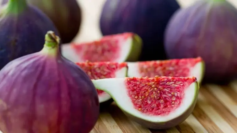 Fresh sliced figs illustrating the fig in the Quran