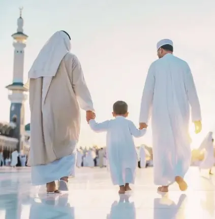 Muslimipyhiinvaeltajat suorittavat umraa Mekassa hengellisen puhdistumisen ja uskon uudistumisen vertauskuvana