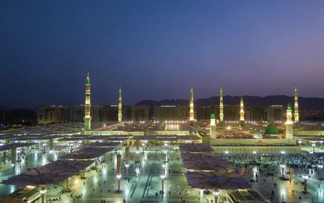 Prophetenmoschee in Medina bei Nacht