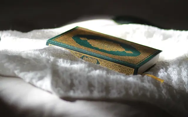 Qur’an placed in a peaceful atmosphere, symbolizing spiritual protection through Surah Al-Falaq