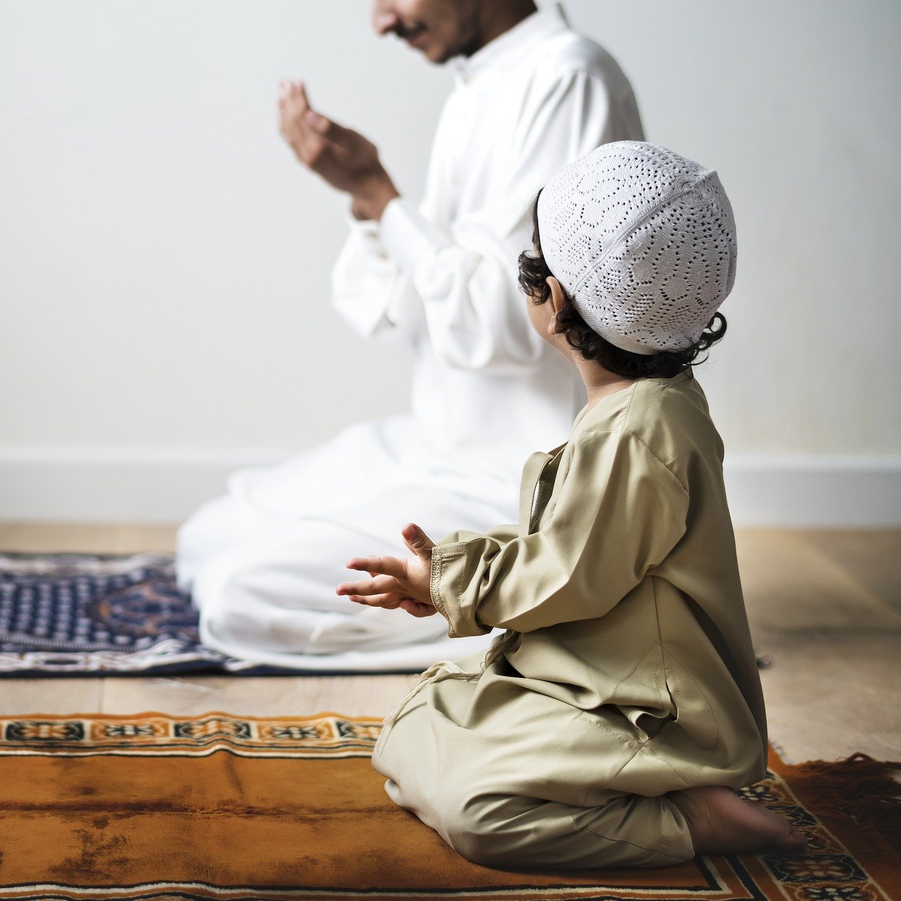 Child learning Muslim supplications