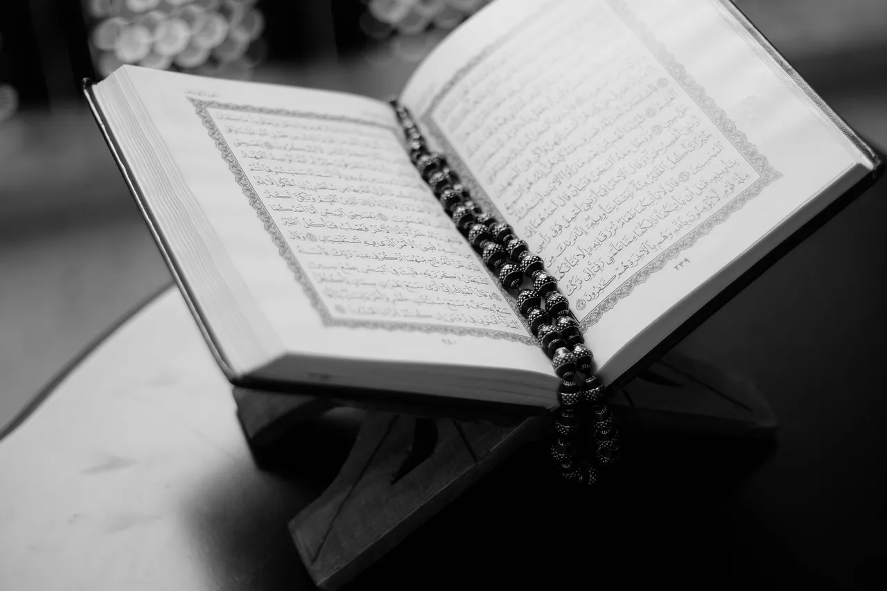 apprenez l'arabe coranique facilement, Apprendre l'Arabe Coranique : Méthodes et Avantages de cette Langue Sacrée