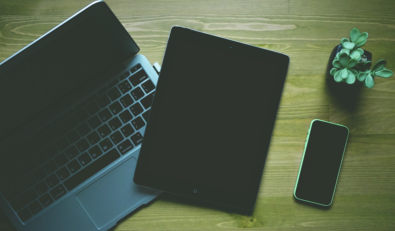 Ordinateur, tablette et téléphone pour apprendre l’arabe en ligne