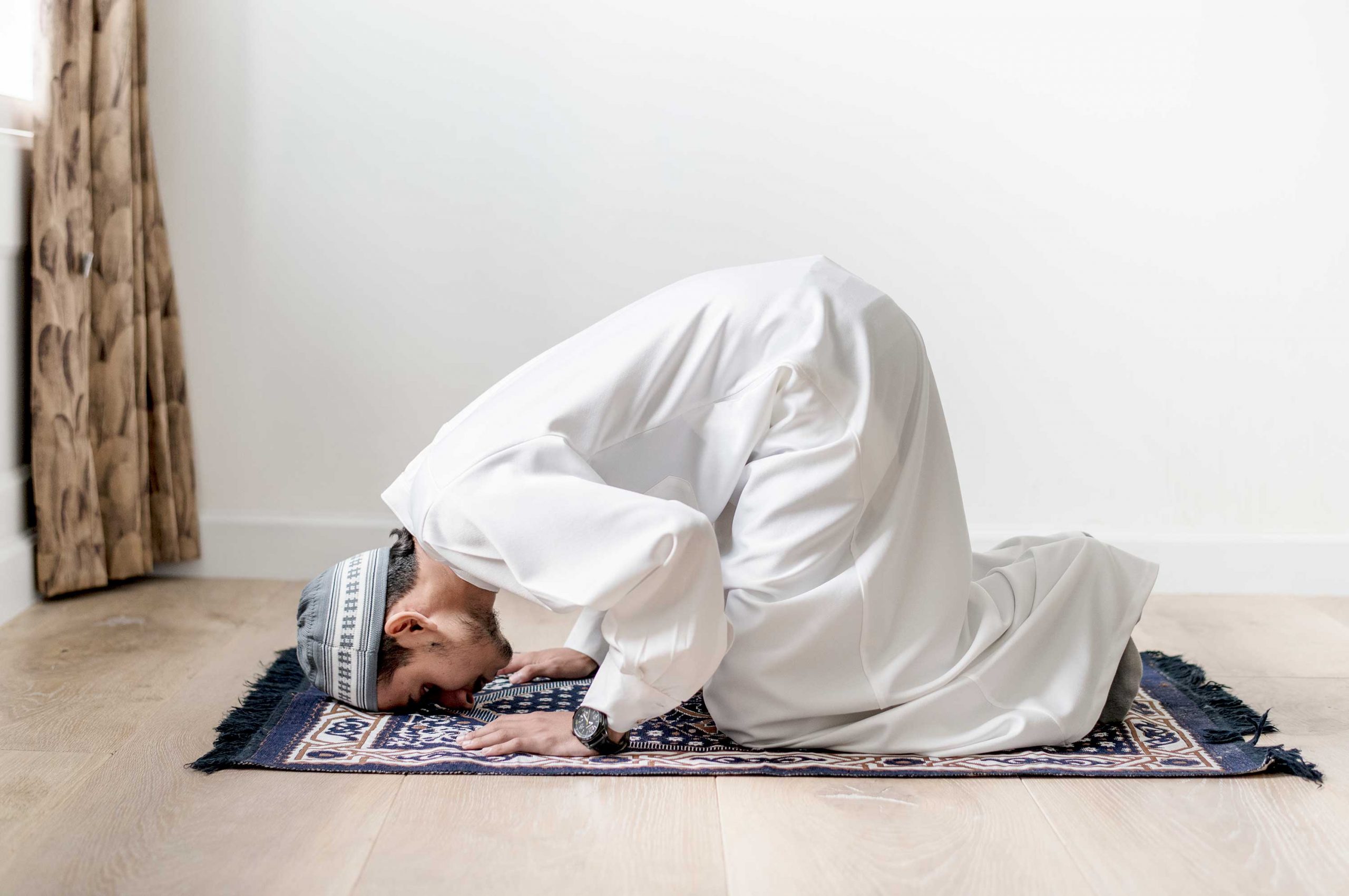 Learning How to Pray in Islam in Arabic
